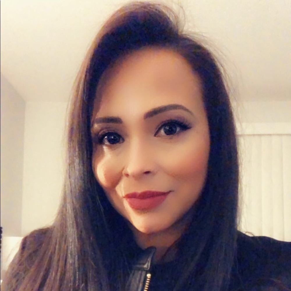 Meet your Posher, Evelin